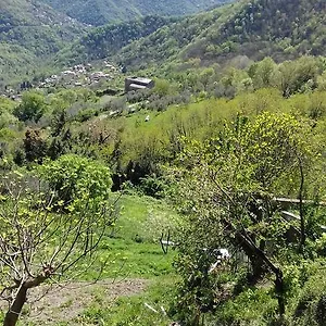 Hotel Caprile, Uscio